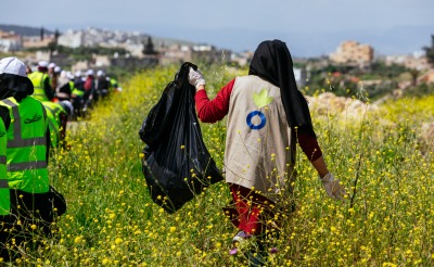 Jordanian and Syrian refugees in Jordan participate in an Action Against Hunger waste management project.