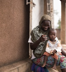 Child and mother in Mali