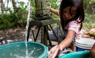 A girl collects clean water.